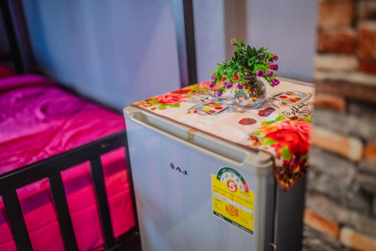 Menulis Coolly House Patong Bed & Breakfast エクステリア 写真