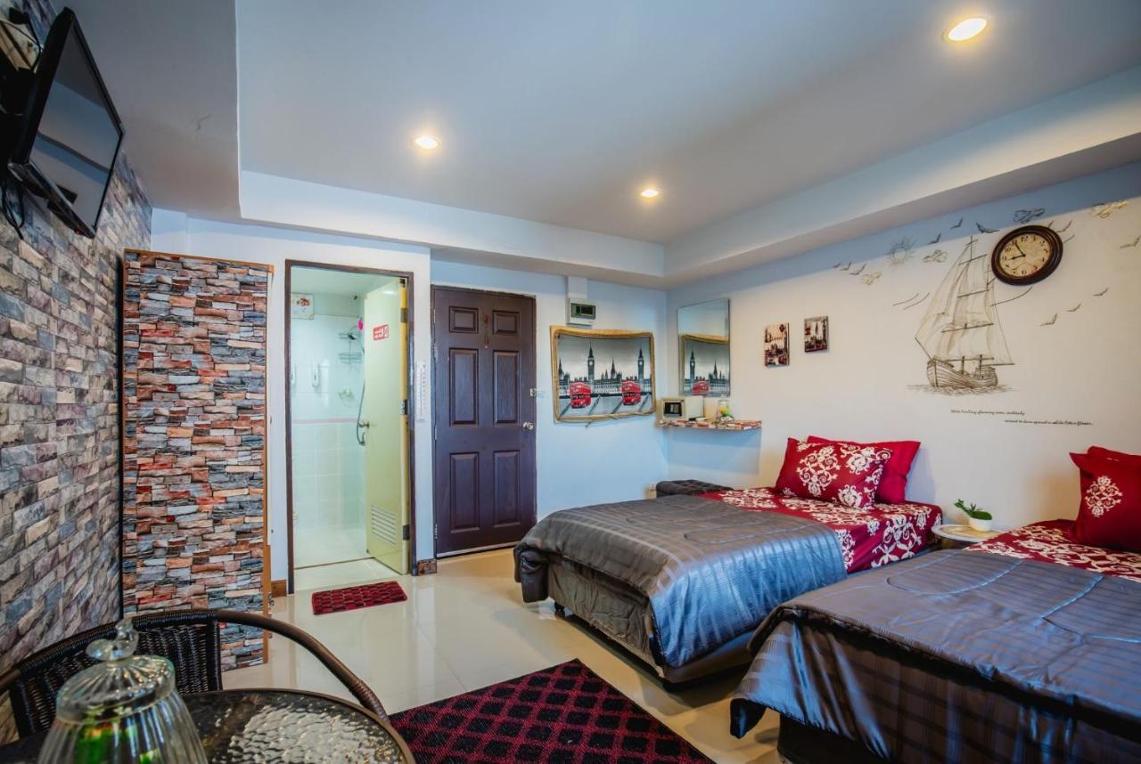 Menulis Coolly House Patong Bed & Breakfast エクステリア 写真