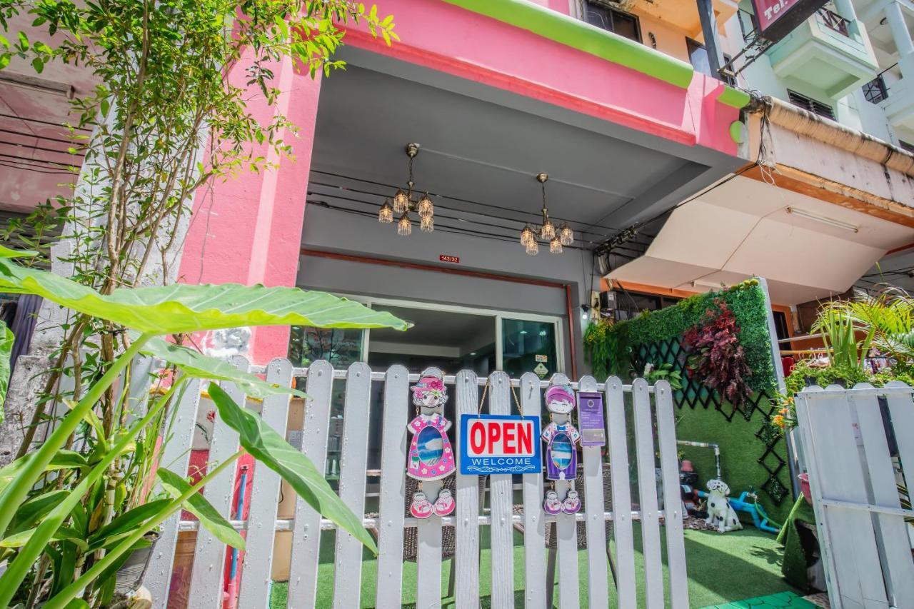 Menulis Coolly House Patong Bed & Breakfast エクステリア 写真