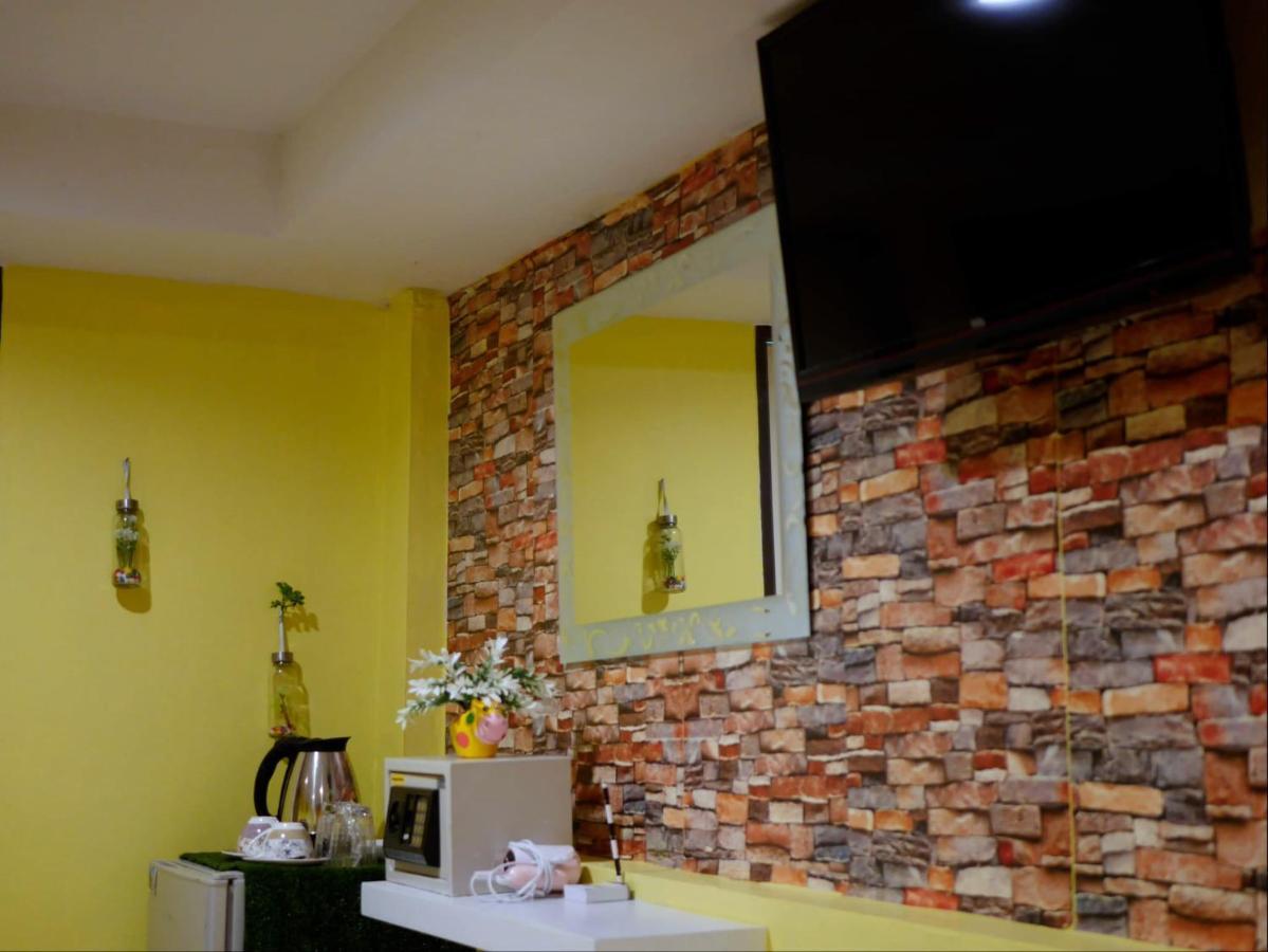 Menulis Coolly House Patong Bed & Breakfast エクステリア 写真